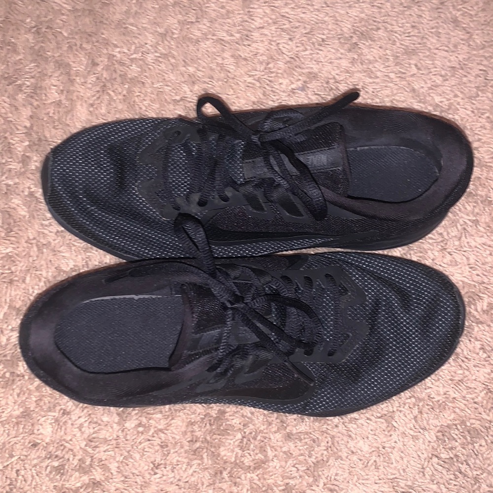 Nike mens size 10 running shoes
